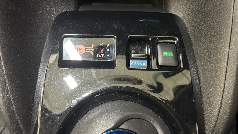 Nissan LEAF 110kW N-Connecta 39kWh 5dr Auto Electric Hatchback